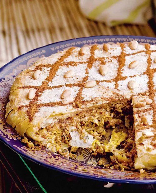 Pastilla dusted with cinnamon and sugar